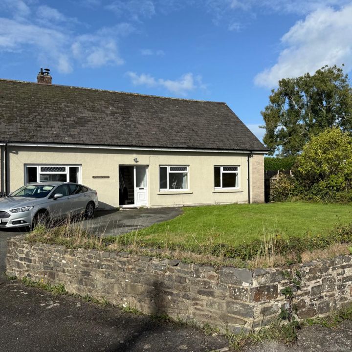 Talsarn, Garregllwyd